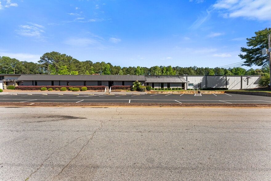 More Photos Of 154 Industrial Park Cir, Lawrenceville Manufacturing For Lease