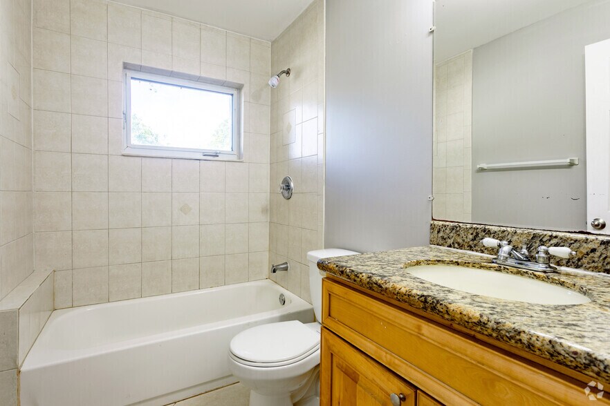 More Photos Of 900-902 SE 1st St, Pompano Beach Apartments For Sale