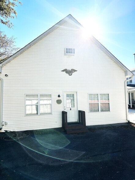 More Photos Of 799 Whitthorne St, Shelbyville Hospitality For Sale