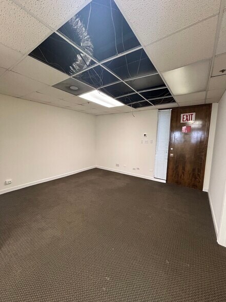 More Photos Of 7161 N Cicero Ave, Lincolnwood Office For Lease