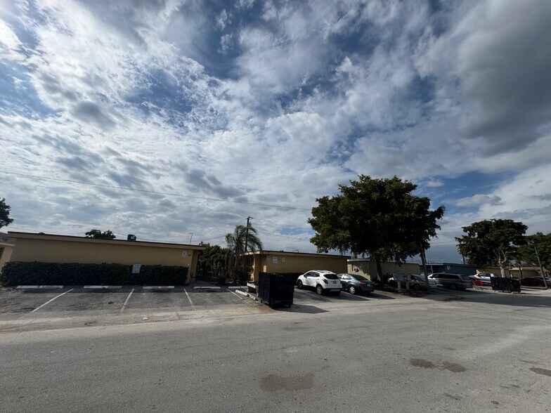 More Photos Of 821 S H St, Lake Worth Apartments For Sale