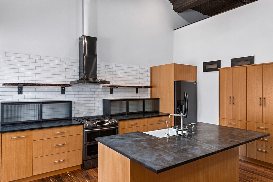More Photos Of 612 High St, Comfort Storefront Retail Residential For Sale