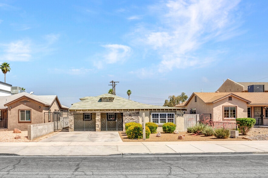 More Photos Of 717 S 8th St, Las Vegas Office For Sale