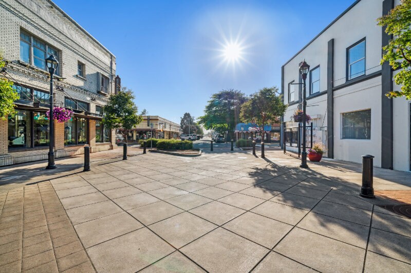 More Photos Of 115 Main Ave, Tillamook General Retail For Lease