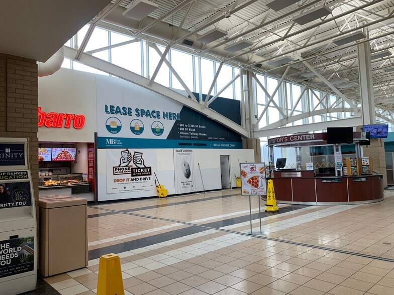 More Photos Of 700 E Tri-State Toll Rd, South Holland Freestanding For Lease