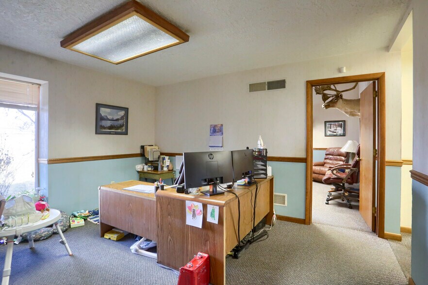 More Photos Of 5811 Four Point Rd, Bethel Flex For Lease