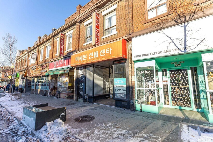 More Photos Of 654 Bloor St W, Toronto Storefront Retail Office For Lease