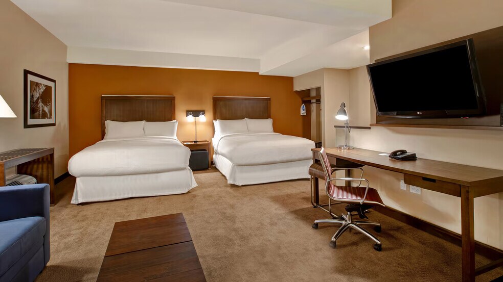 More Photos Of 500 Hamilton Blvd, Peoria Hotel For Sale