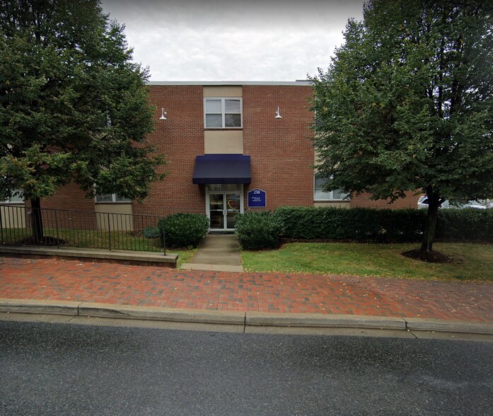 More Photos Of 25 Chestnut St, Gaithersburg Warehouse For Sale