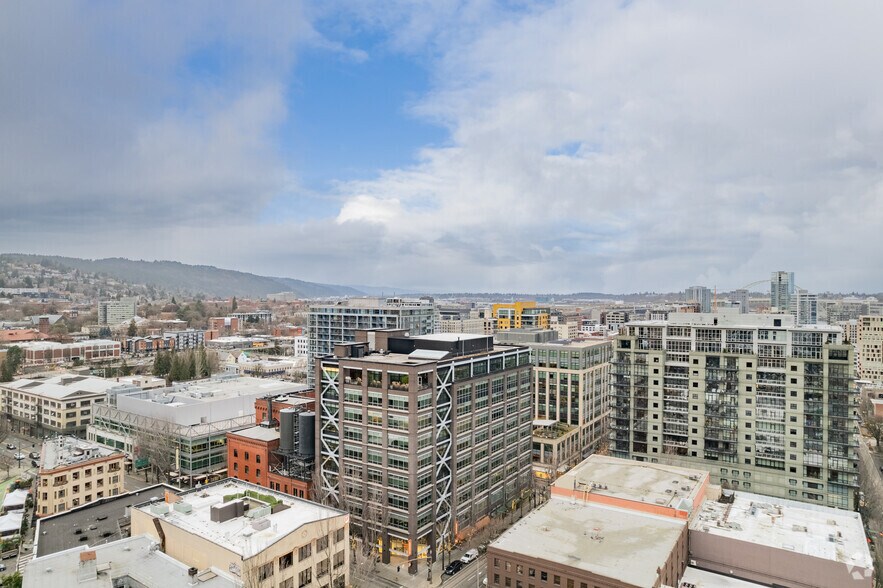 More Photos Of 1120 NW Couch St, Portland Office For Lease