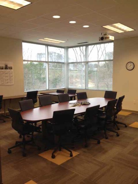 More Photos Of 10330 David Taylor Dr, Charlotte Office For Lease