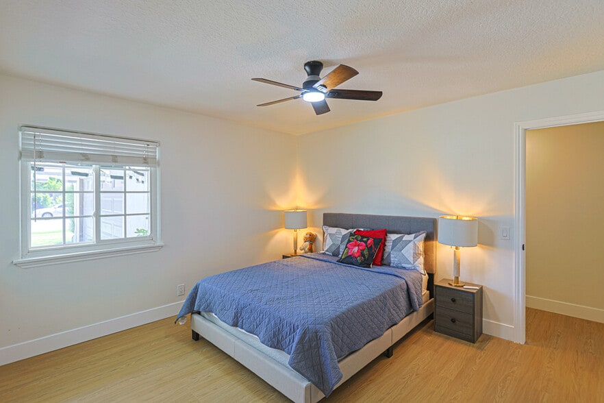 More Photos Of 17819 Bay St, Fountain Valley Specialty For Sale