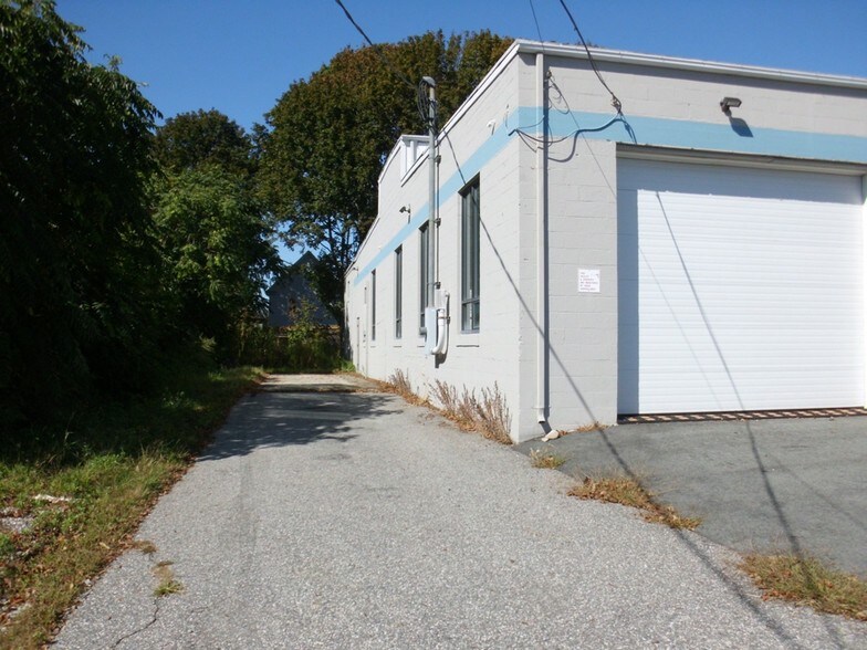 More Photos Of 25 Westwood Ave, New London Warehouse For Sale