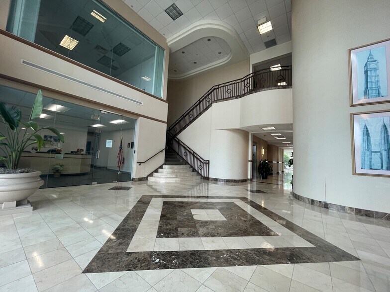 More Photos Of 15500 Lightwave Dr, Clearwater Office For Lease
