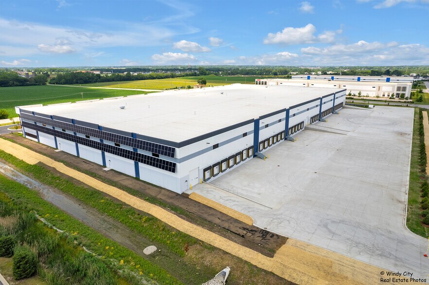 More Photos Of SEC Kenyon Road and IL RT. 25, Bartlett Distribution For Lease