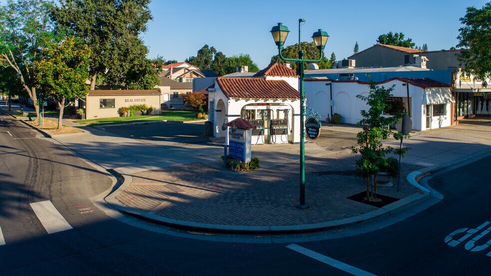 Primary Photo Of 707 Main St, Pleasanton Service Station For Sale