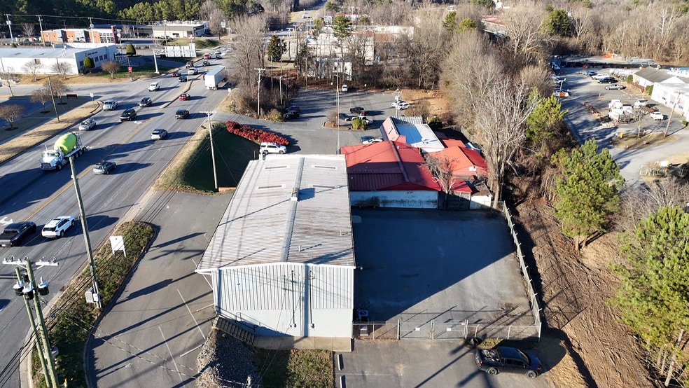 More Photos Of 2304 N Chester St, Gastonia Warehouse For Lease