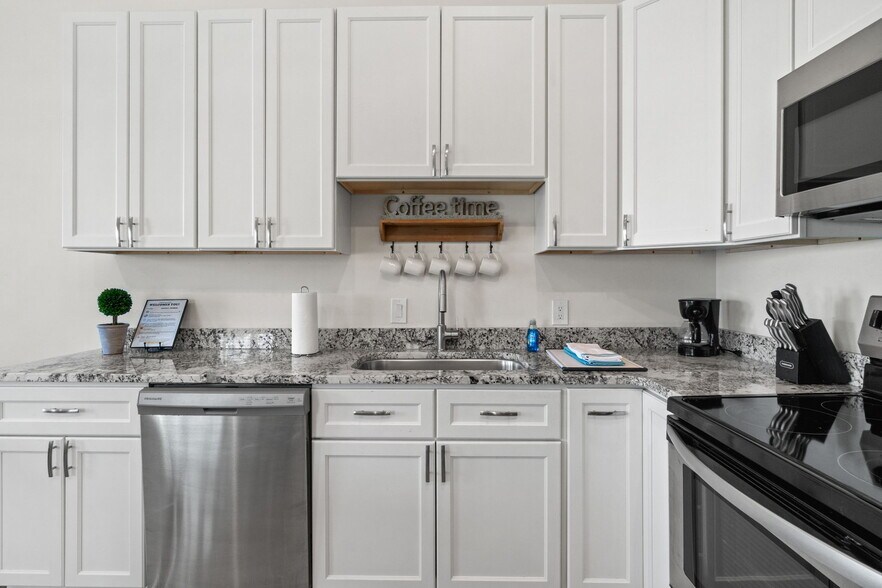 More Photos Of 2906 Sarah Jean Ct, Panama City Manufactured Housing Mobile Home Park For Sale