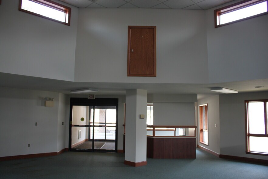 More Photos Of 112 Circle St, Franklin Office For Sale