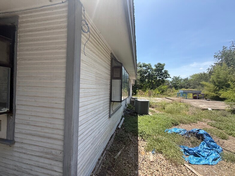 More Photos Of 9506 Perrin Beitel Rd, San Antonio Land For Lease