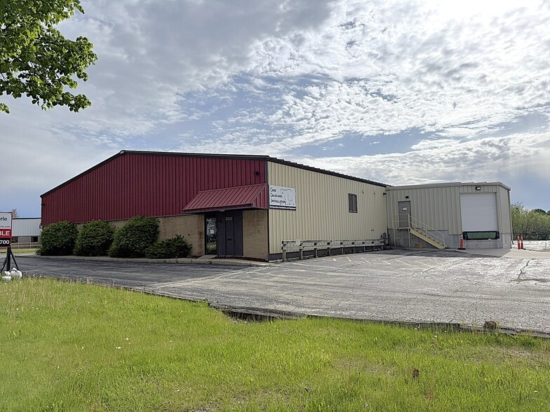 Primary Photo Of 3115 N Roemer Rd, Appleton Manufacturing For Sale