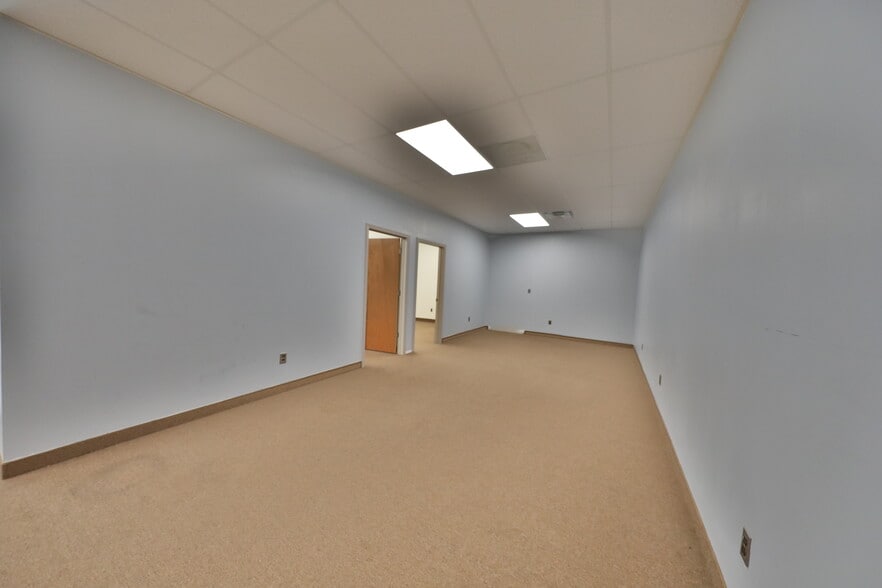 More Photos Of 12 Orben Dr, Landing Showroom For Lease
