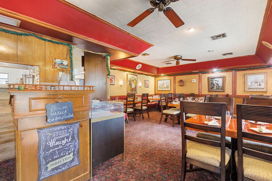 More Photos Of 4630 US Highway 17, De Leon Springs Restaurant For Sale