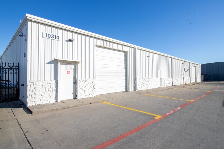 More Photos Of 10312 Bickham Rd, Dallas Unknown For Lease