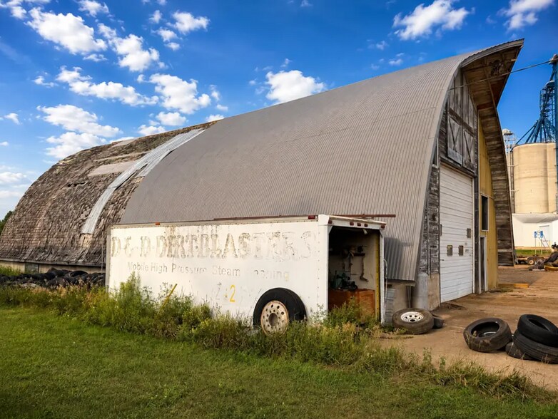 More Photos Of 1997 US-59, Slayton Warehouse For Sale