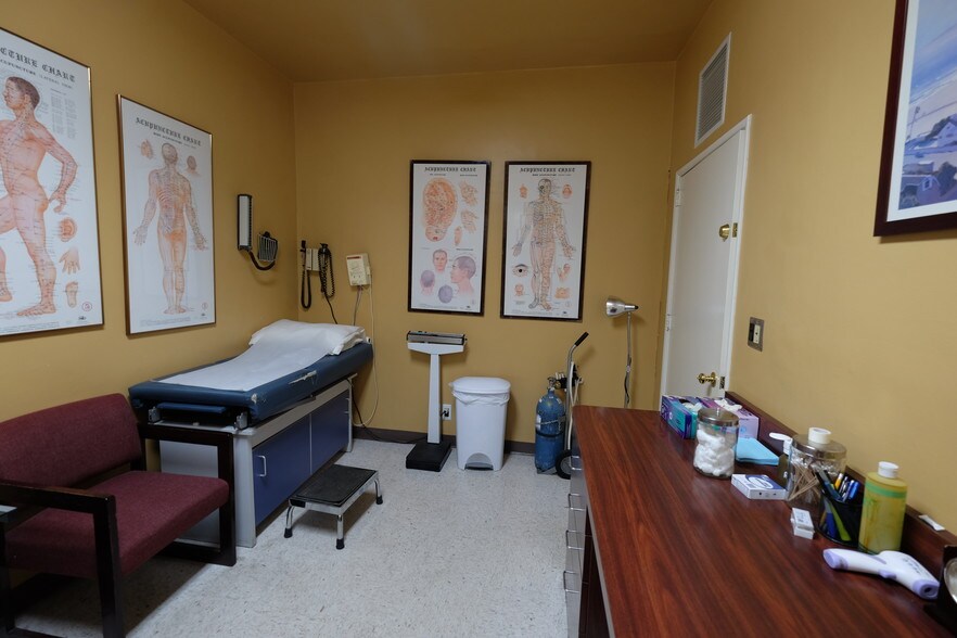 More Photos Of 10843 Magnolia Blvd, North Hollywood Medical For Lease