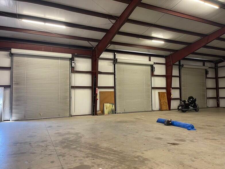 More Photos Of 2436 County Road 311, Jarrell Flex For Lease