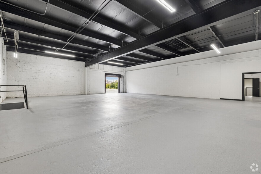 More Photos Of 2810 W Saratoga St, Baltimore Warehouse For Sale
