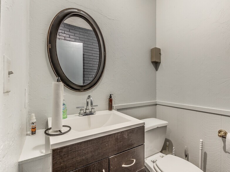 More Photos Of 7304 N Comanche Ave, Oklahoma City Medical For Sale