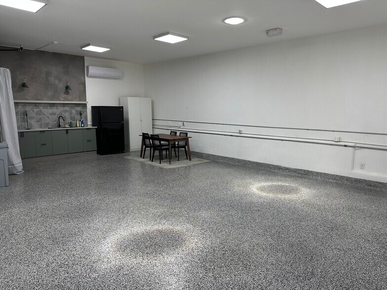 More Photos Of 833 N Hollywood Way, Burbank Office For Lease
