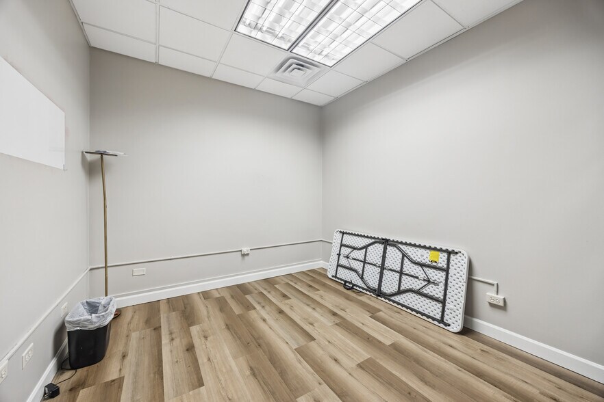 More Photos Of 17720-17724 Oak Park Ave, Tinley Park Office For Sale