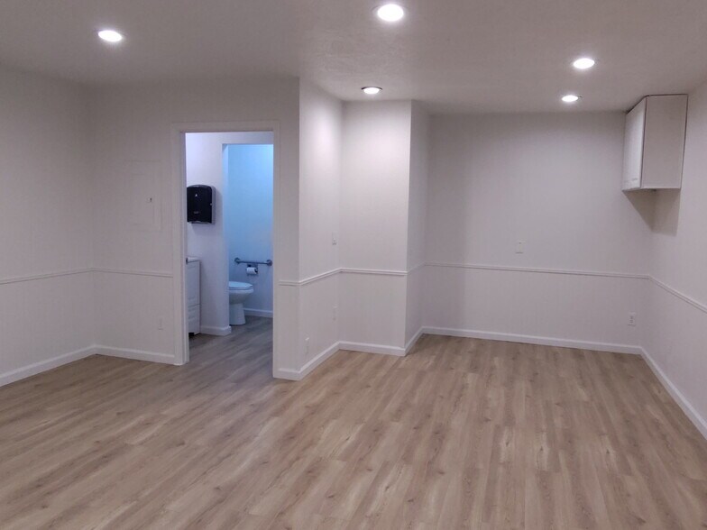 More Photos Of 18245 US Highway 18, Apple Valley Office For Lease