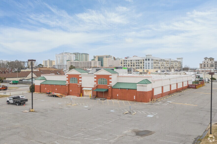More Photos Of 521 Laskin Rd, Virginia Beach Supermarket For Lease