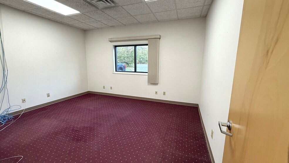 More Photos Of 615 Commerce Rd, Richmond Office For Lease