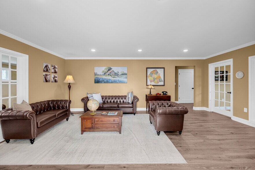 More Photos Of 307 N Bypass E, Washington Loft Creative Space For Sale