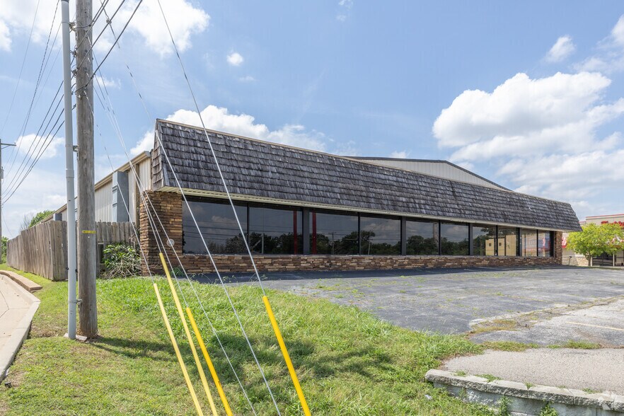 More Photos Of 2119 SE Washington Blvd, Bartlesville Freestanding For Sale