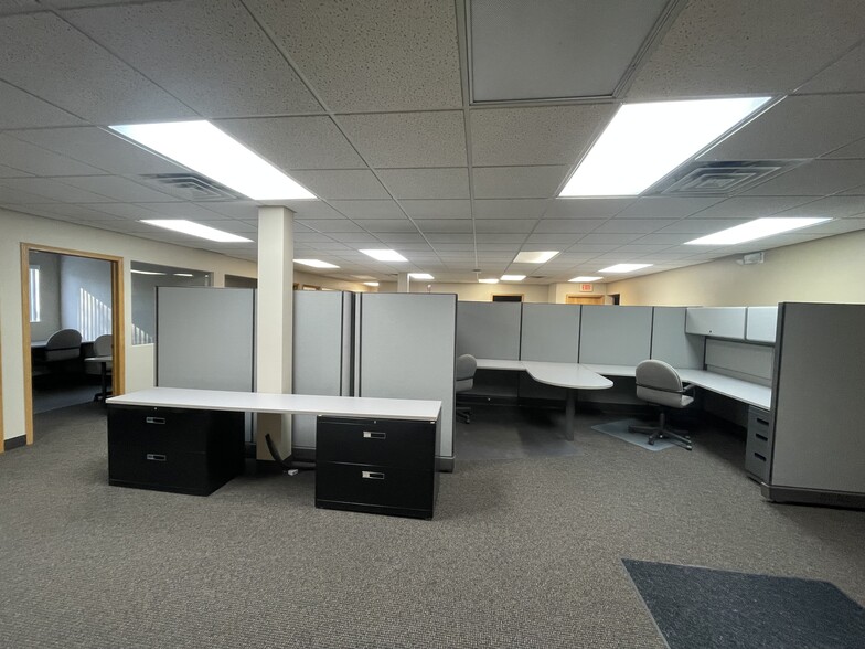 More Photos Of 231 Main St, Elk River Office For Lease