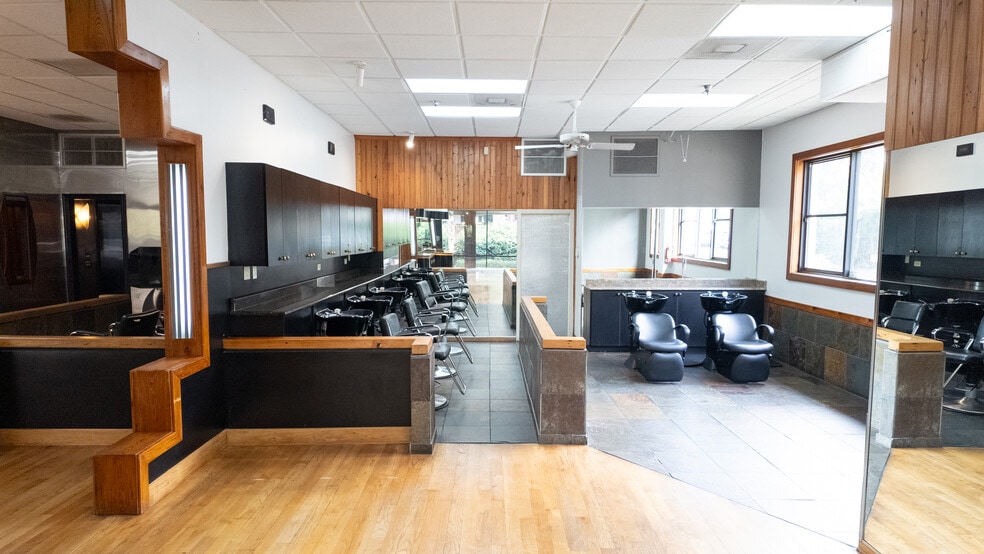 More Photos Of 7520 Perkins Rd, Baton Rouge General Retail For Sale