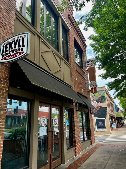 More Photos Of 8632 Main St, Woodstock Restaurant For Lease