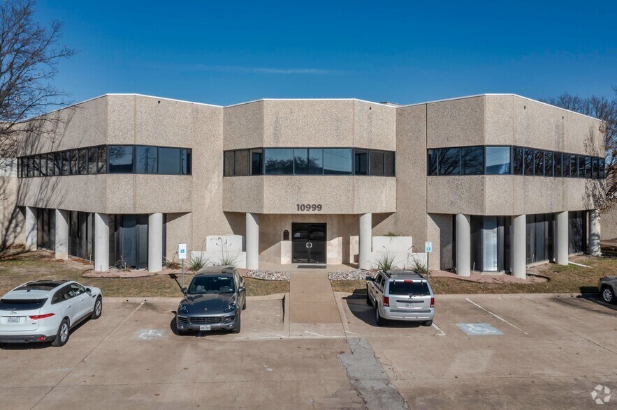 More Photos Of 10999 Petal St, Dallas Industrial For Sale