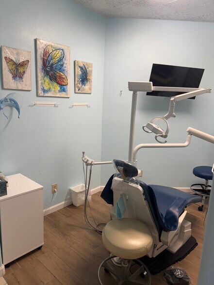 Primary Photo Of 2051 N Fresno St, Fresno Medical For Sale