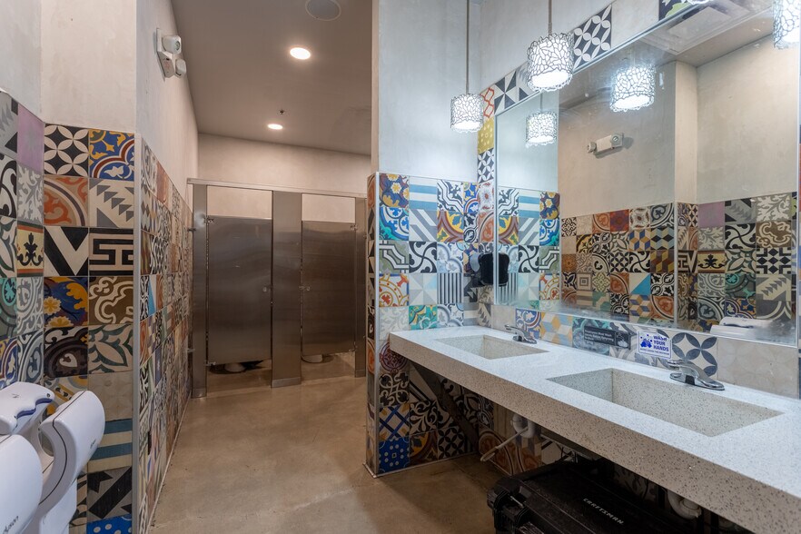 More Photos Of 7280 UTSA Blvd, San Antonio Freestanding For Sale