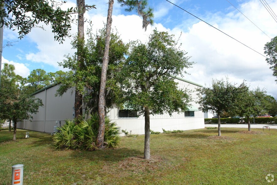 More Photos Of 2303 58th Ave E, Bradenton Light Manufacturing For Lease