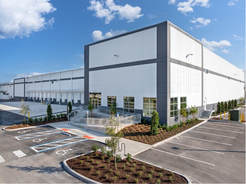More Photos Of 350 Gills Dr, Orlando Distribution For Lease