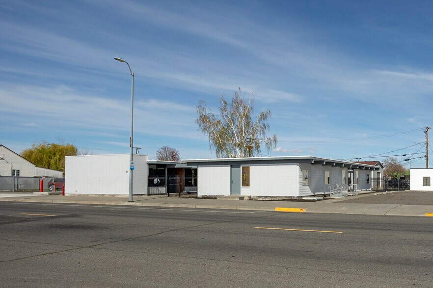 More Photos Of 611 W Columbia St, Pasco Office For Sale