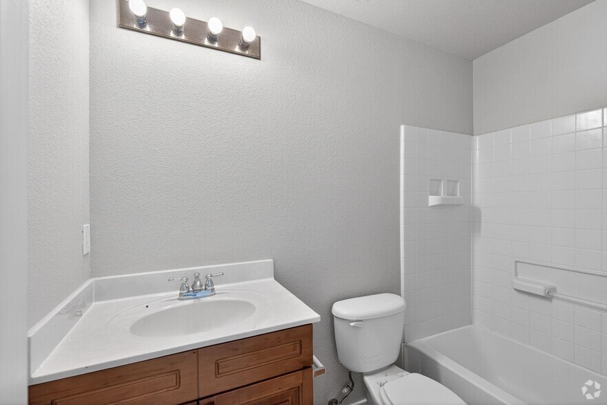 More Photos Of 1502 Claremont Cir, Marble Falls Apartments For Sale